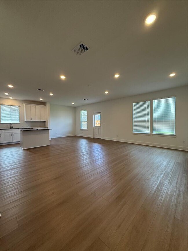Building Photo - 593 Tailwind Dr
