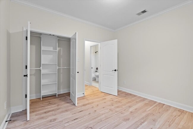 Building Photo - 12123 Brooks River Dr