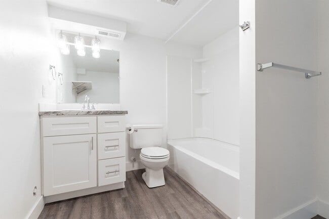 Building Photo - 360 N 200 W