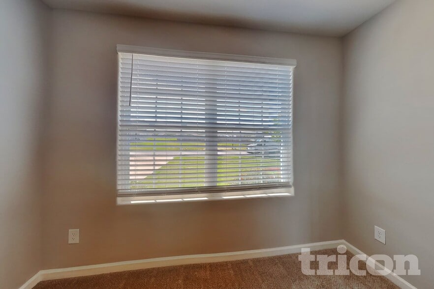Building Photo - 260 Chedworth Dr