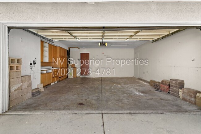 Building Photo - SW!! Spring Valley!! Single Story!!! Covered Patio!!! Fire Place!! Pet Friendly!!! Community Park...