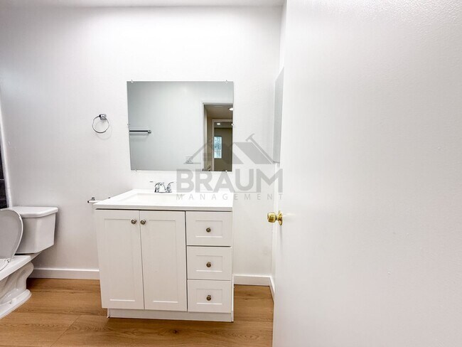 Building Photo - 13347 Victory Blvd