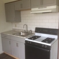 Building Photo - 36 Maple St