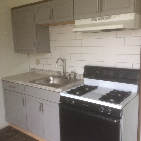 Primary Photo - 36 Maple St