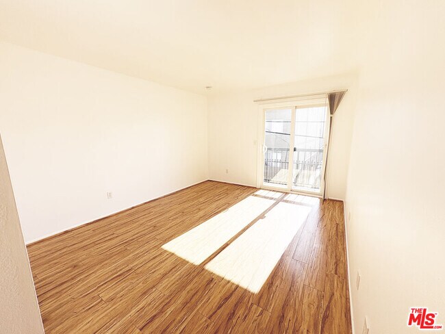 Building Photo - 5440 Carlton Way