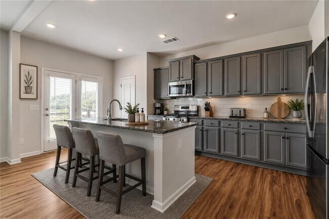 Building Photo - 118 Briarwood Dr E
