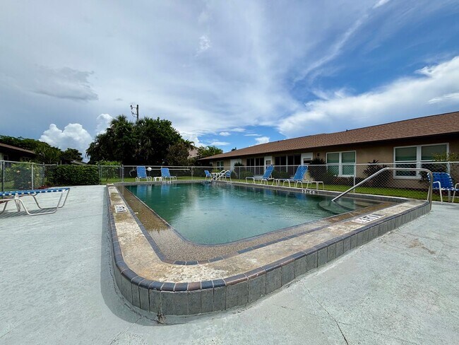 Building Photo - Recently Renovated Rental in Desirable Cap...