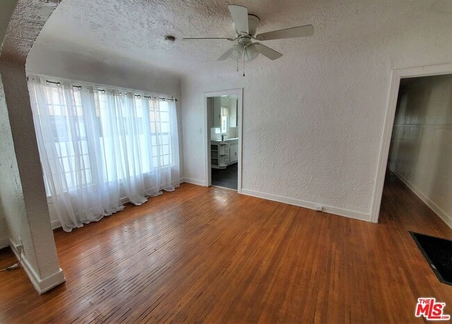 Building Photo - 813 N Poinsettia Pl