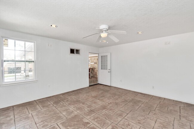 Building Photo - 12418 Mill Ridge Dr