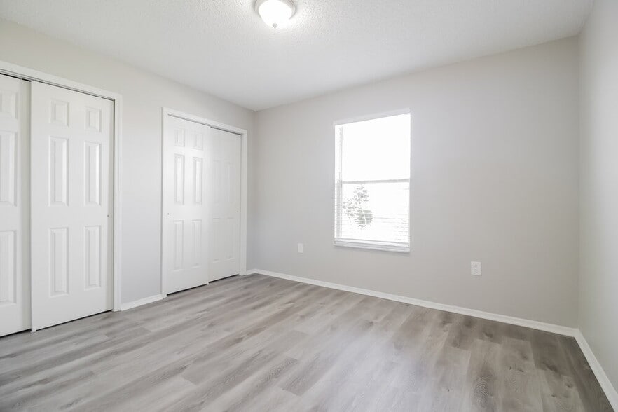 Building Photo - 3220 Fairfield Dr