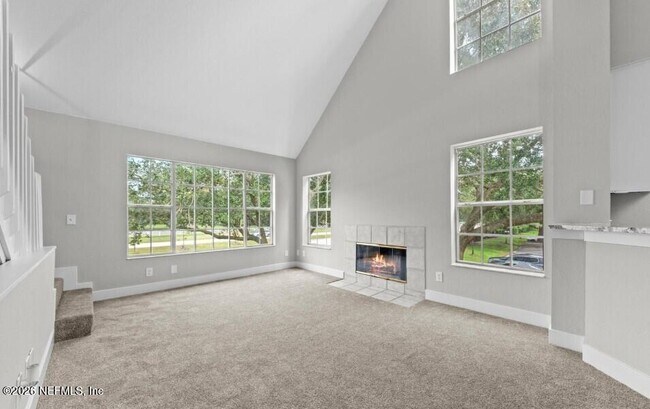 Building Photo - 13700 Richmond Park Dr N