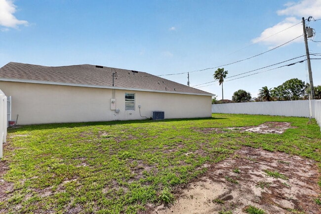 Building Photo - Renovated 4 Beds 2 Baths Single Family on Over a QTR Acre lot | Huge Yard