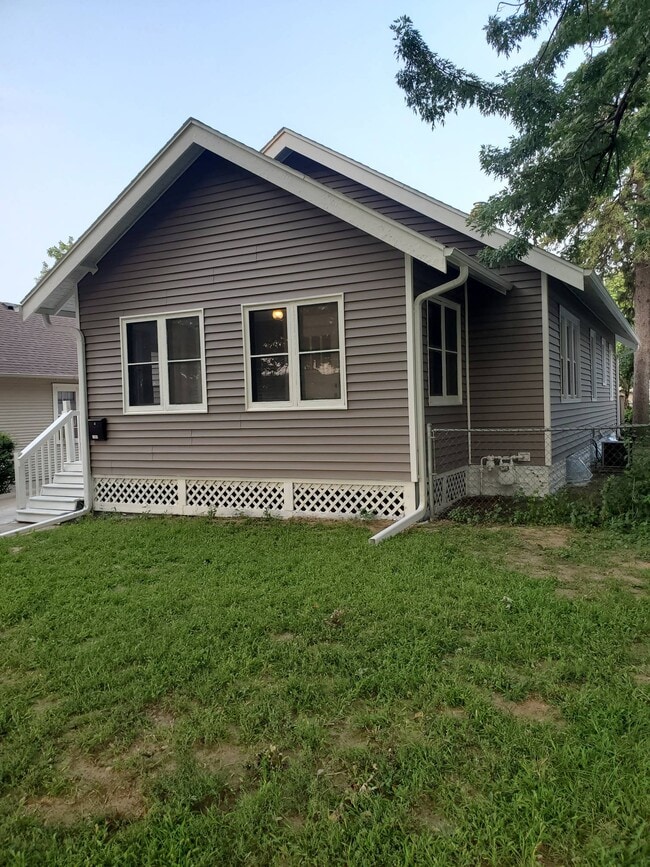 Building Photo - 1203 S West Ave