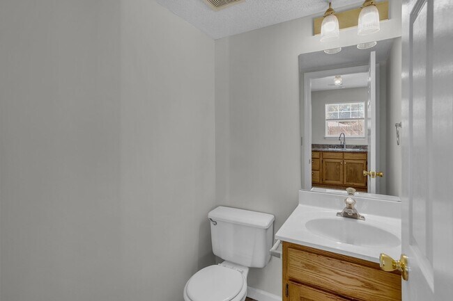 Building Photo - 4302-4304-4304 Cheryl Ct