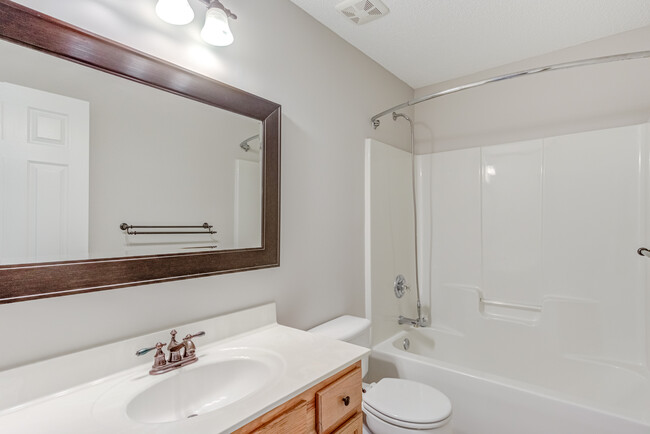 Building Photo - 2112 Echo Glen Ln