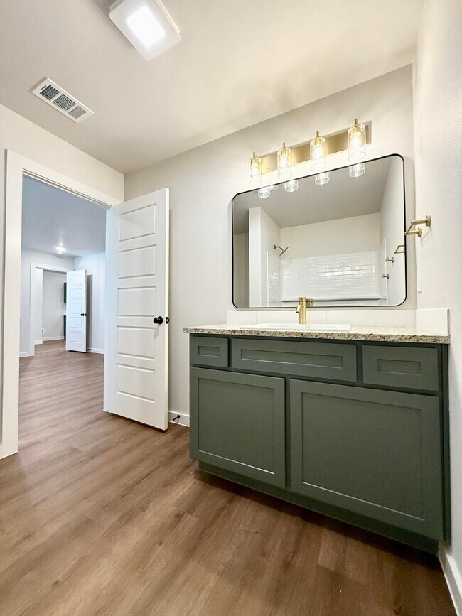 Building Photo - 2119 Langford Ave