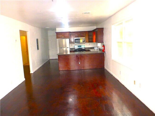 Building Photo - 98 S Burnet St