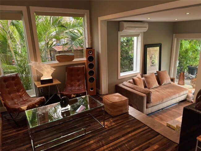 Building Photo - 2654 SW 25th Ter