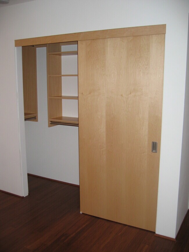 Building Photo - 4823 N 35th Pl