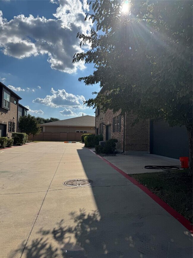 Building Photo - 7220 Wyoming Springs Dr