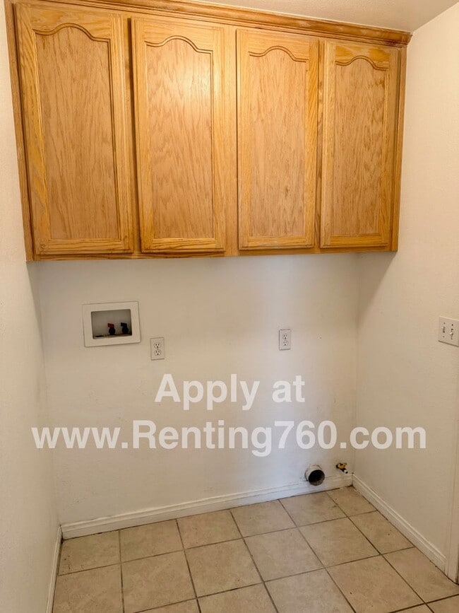 Building Photo - 3 Bed 2 Bath Home In Copper Hills!