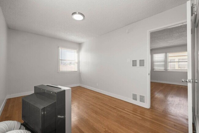Building Photo - 6050 10th Ave