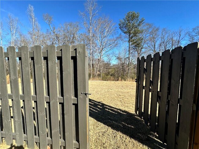 Building Photo - 115 Buckingham Ln