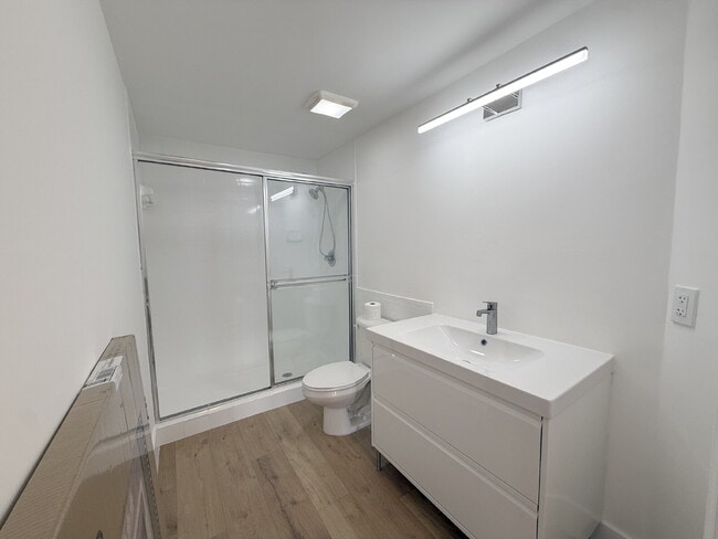 Building Photo - Rare 2/2 Corner Penthouse with Panoramic Lagoon Views from Every Room – Available Now!