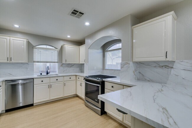 Building Photo - Fabulous Southern Highlands Property