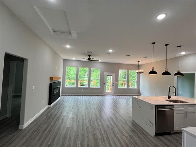 Building Photo - 851 Welch Ln