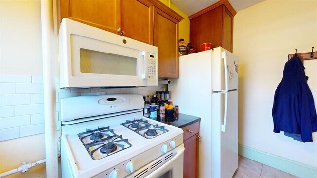 Building Photo - 131 Park Dr