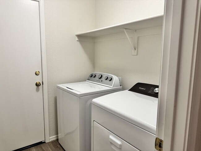 Building Photo - 46067 W Sheridan Rd