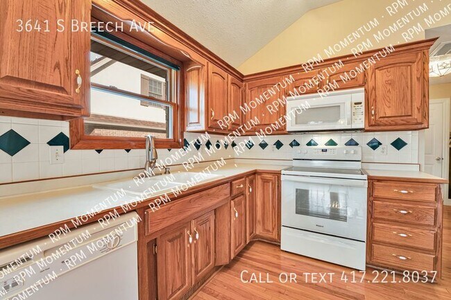 Building Photo - Chesterfield Village 3 Bedroom 2 Bath 2 Ca...