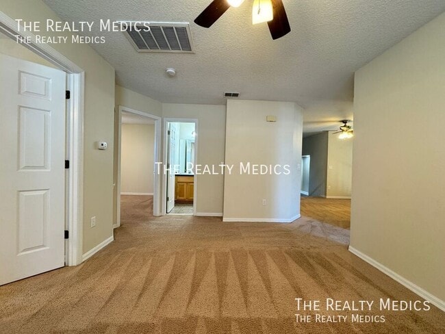 Building Photo - 2737 Scarborough Dr