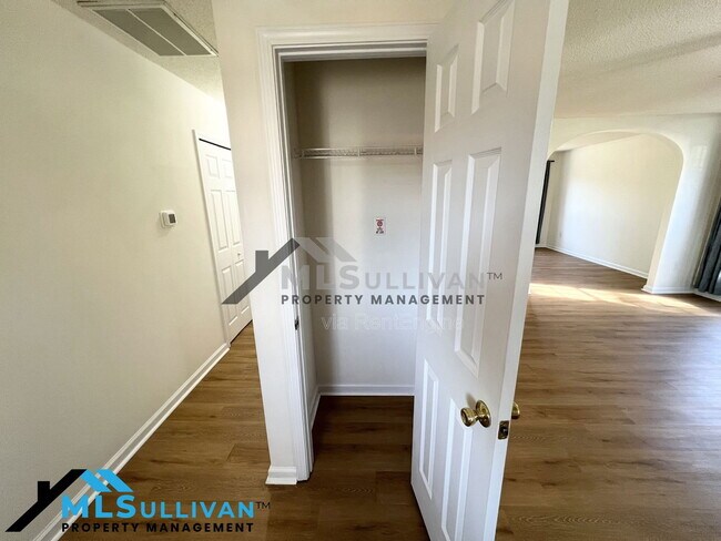 Building Photo - 4504 Conklin Dr