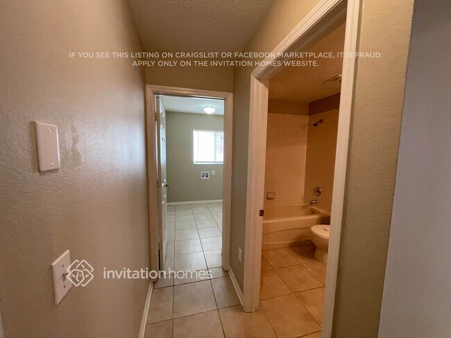 Building Photo - 18221 Sandy Pointe Dr