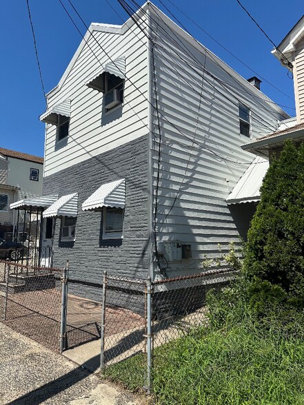 Building Photo - 22 Rutgers St