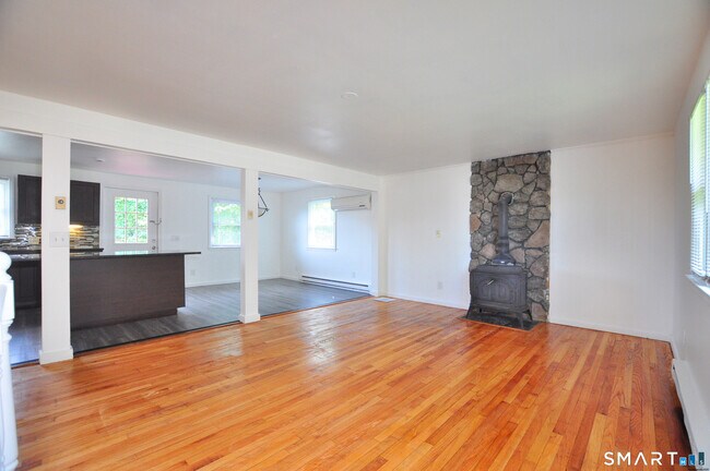 Building Photo - 13 Pleasant View Ave
