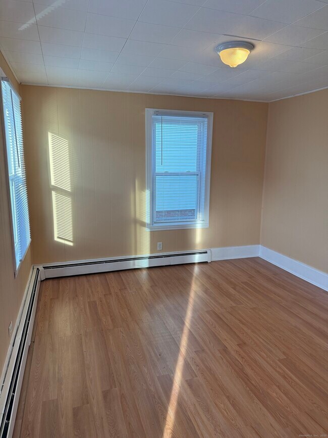 Building Photo - 10 Wilford Ct