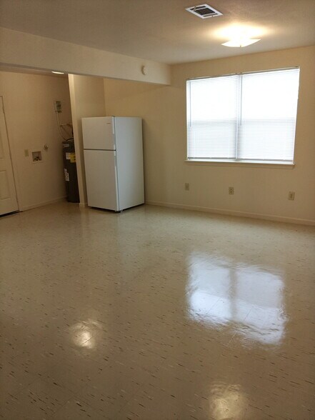 Building Photo - 2312 Rose Dr