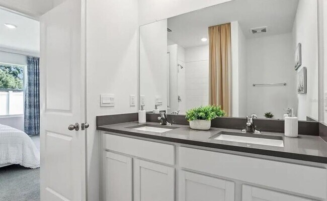 Building Photo - 32528 Weathered Oak Dr