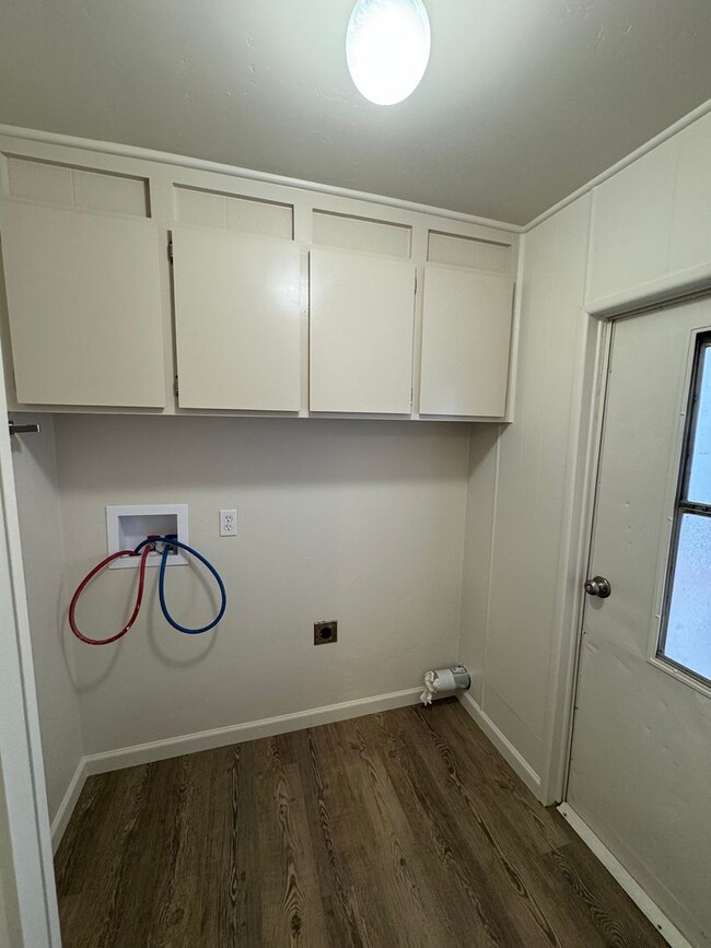 Building Photo - Newly renovated 3 bed 2 bath