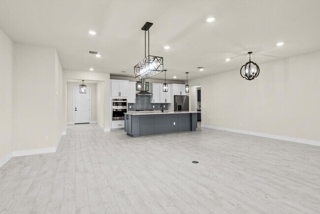 Building Photo - 10372 SW Green Turtle Ln