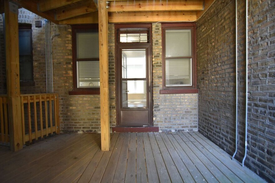 Building Photo - 700 W Grace St