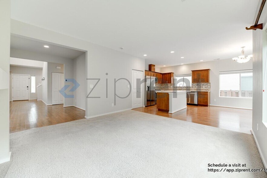 Building Photo - 1715 43rd St NE