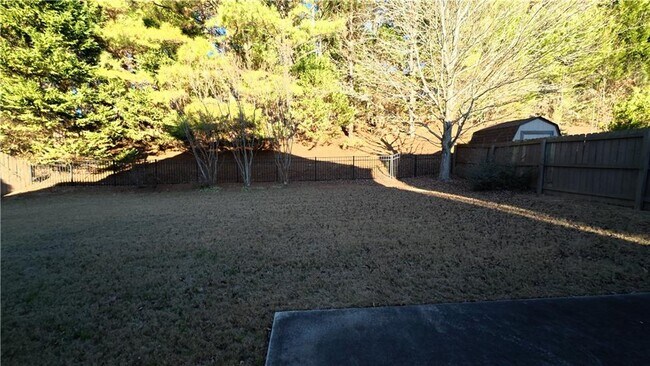 Building Photo - 3361 Lake McGinnis Dr