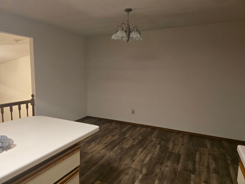 Building Photo - 2231 Cloudview Ct