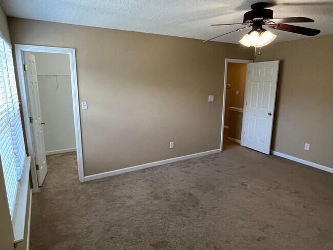 Building Photo - 10410 Pickerel Ln