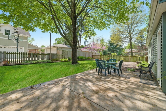 Building Photo - 430 S Highland Ave