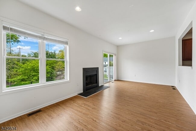 Building Photo - 26 DeCroce Ct